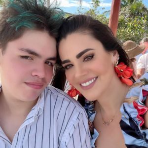 Luz Elena Gonzalez y Santi